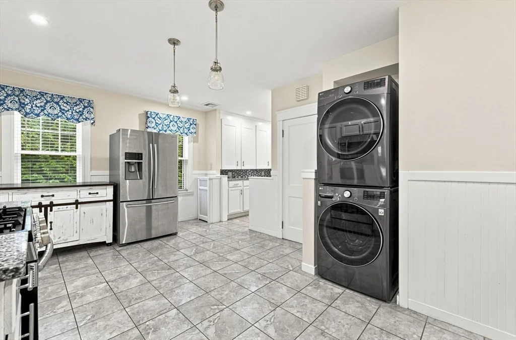 3 bed, 1 bath apartment for rent at 40 County St Unit 2, Peabody — photo 3 of 26