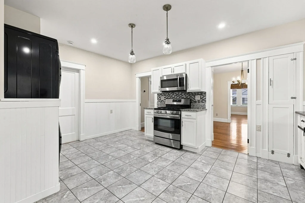 3 bed, 1 bath apartment for rent at 40 County St Unit 2, Peabody — photo 5 of 26