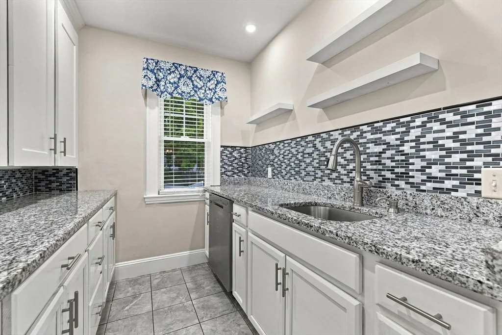 3 bed, 1 bath apartment for rent at 40 County St Unit 2, Peabody — photo 6 of 26
