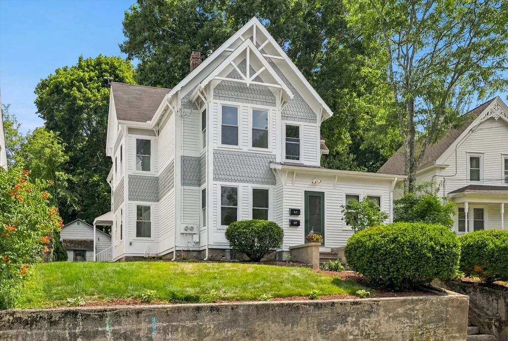 2 bed, 1 bath apartment for rent at 40 Cross St Unit 1, Franklin — photo 1 of 17