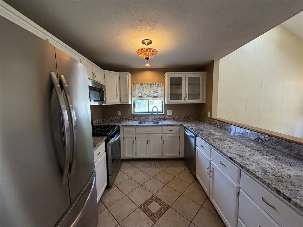 1 bed, 1 bath apartment for rent at 40 Danforth Ct Unit 40, Haverhill — photo 3 of 24