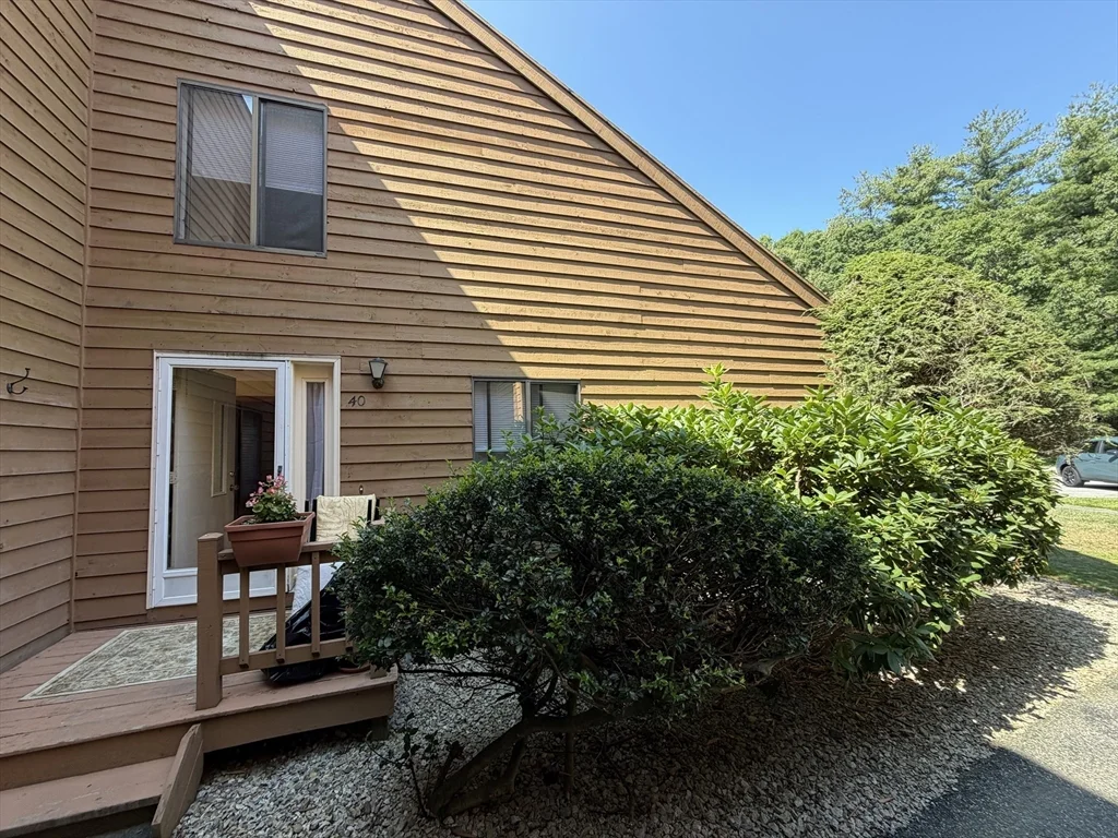 1 bed, 1 bath apartment for rent at 40 Danforth Ct Unit 40, Haverhill — photo 2 of 24