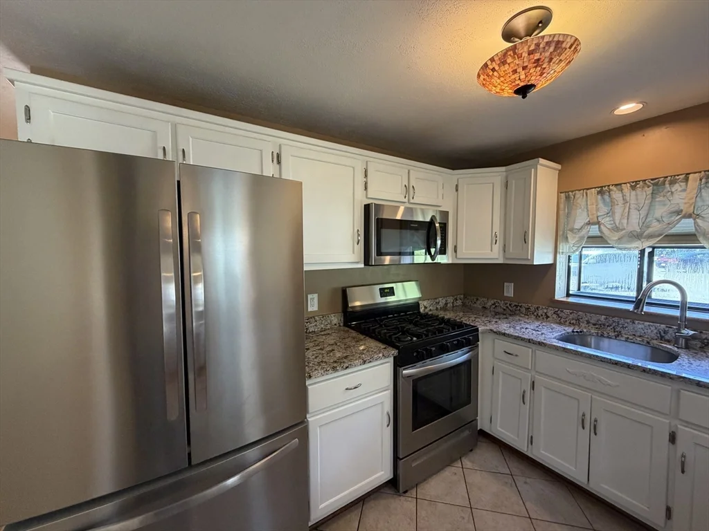 1 bed, 1 bath apartment for rent at 40 Danforth Ct Unit 40, Haverhill — photo 4 of 24