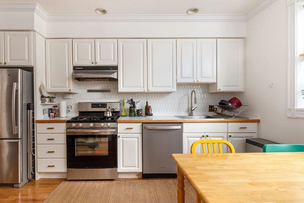 2 bed, 1 bath apartment for rent at 40 Dartmouth St Unit 2, Winter Hill — photo 9 of 22