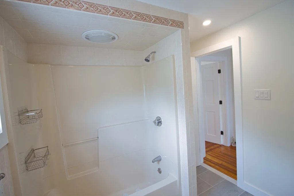 4 bed, 1 bath apartment for rent at 40 Dean Ave Unit 40, Dracut — photo 13 of 21