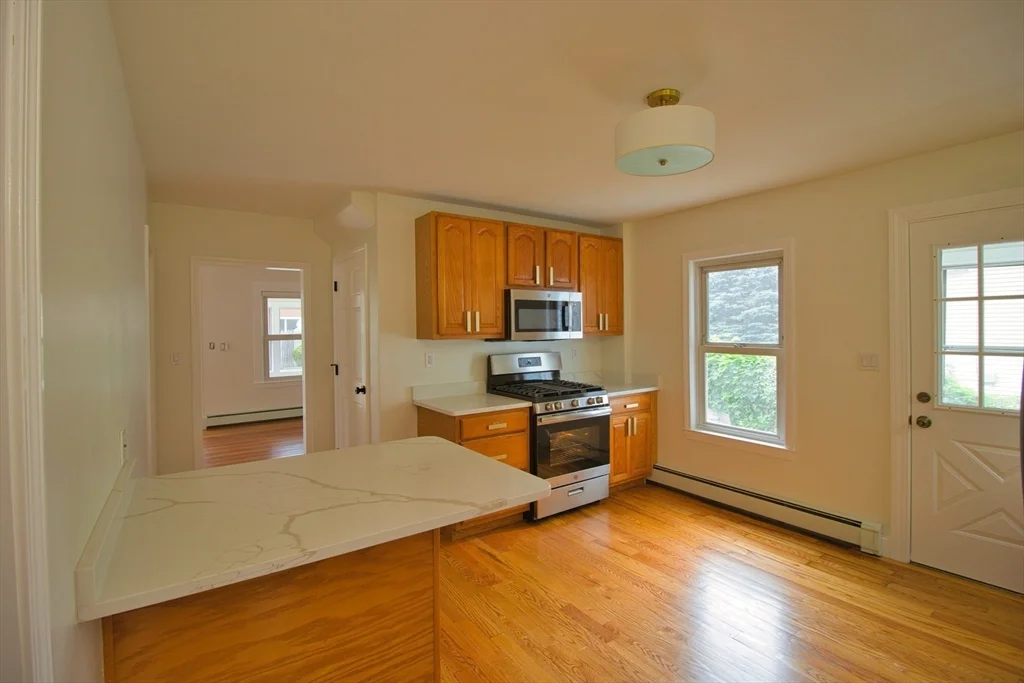 4 bed, 1 bath apartment for rent at 40 Dean Ave Unit 40, Dracut — photo 5 of 21
