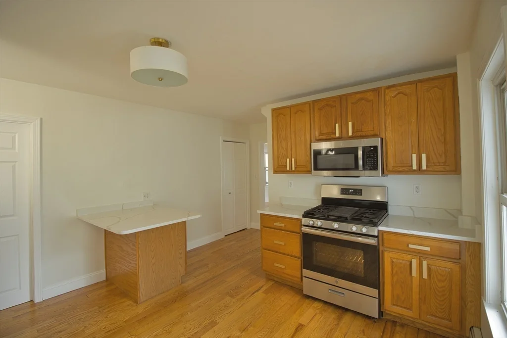 4 bed, 1 bath apartment for rent at 40 Dean Ave Unit 40, Dracut — photo 4 of 21
