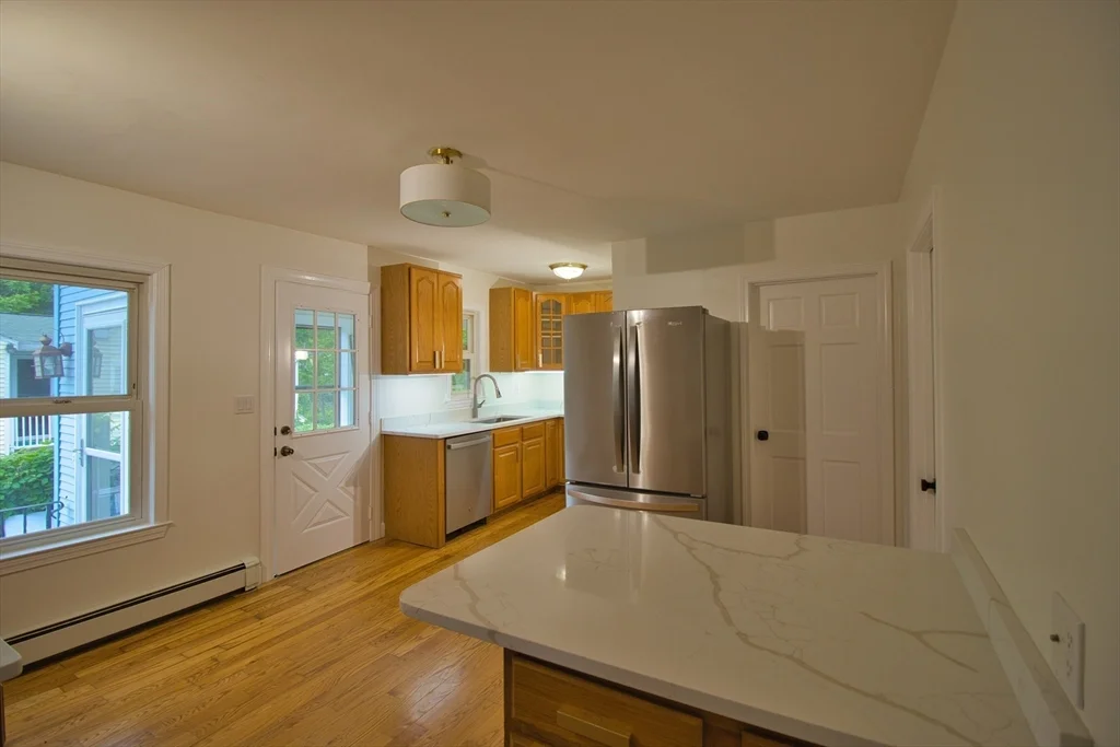 4 bed, 1 bath apartment for rent at 40 Dean Ave Unit 40, Dracut — photo 3 of 21