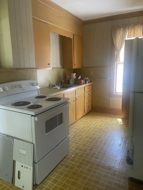 2 bed, 1 bath apartment for rent at 40 Dean St Unit 2, Franklin — photo 3 of 12