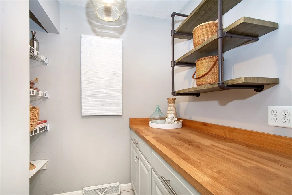 2 bed, 3 bath apartment for rent at 40 Driftway Unit 13, Third Cliff — photo 9 of 20