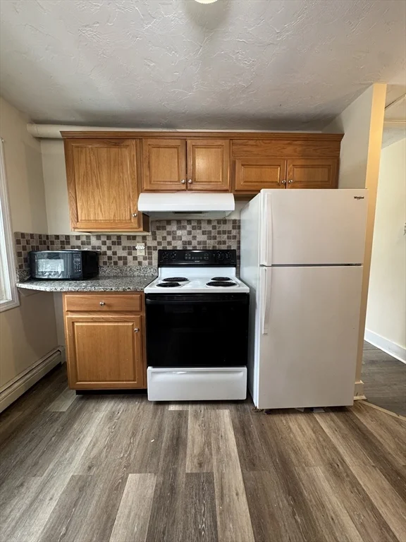 2 bed, 1 bath apartment for rent at 40 E Water St Unit 2, Rockland — photo 1 of 11