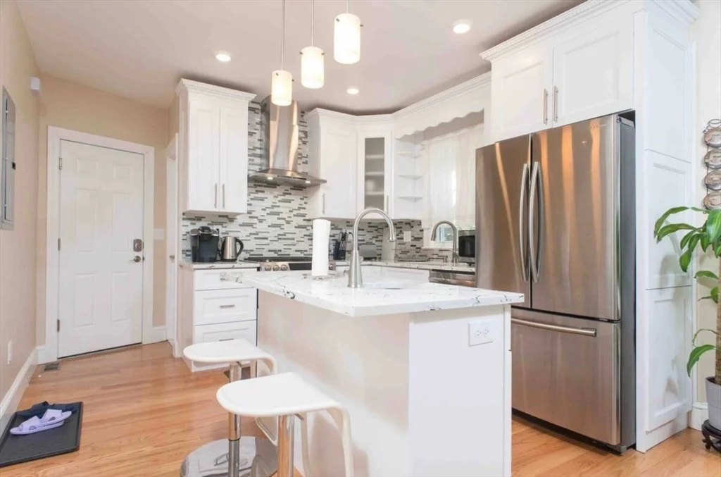 3 bed, 2 bath apartment for rent at 40 Eddy St Unit 40, West Newton — photo 3 of 14