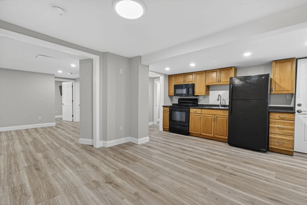 1 bed, 1 bath apartment for rent at 40 Elm St Unit B, Wakefield — photo 1 of 15