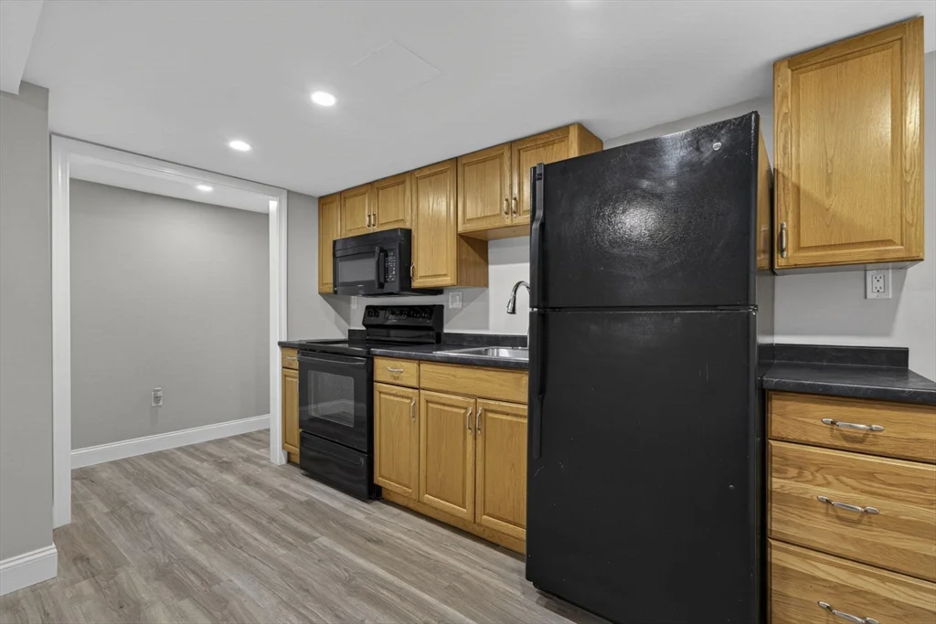 1 bed, 1 bath apartment for rent at 40 Elm St Unit B, Wakefield — photo 3 of 15