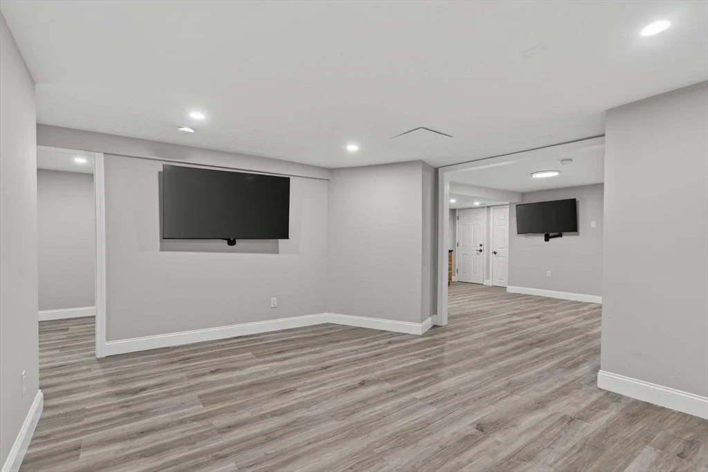 1 bed, 1 bath apartment for rent at 40 Elm St Unit B, Wakefield — photo 4 of 15
