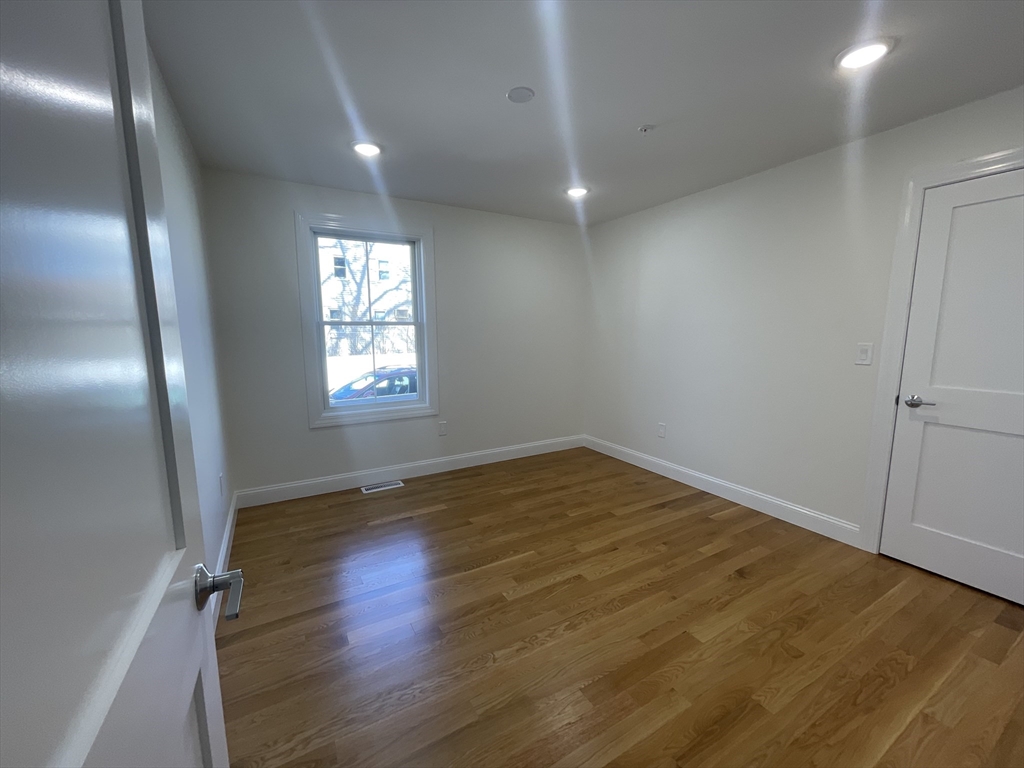3 bed, 2 bath apartment for rent at 40 Everett St Unit 1, Everett — photo 25 of 36