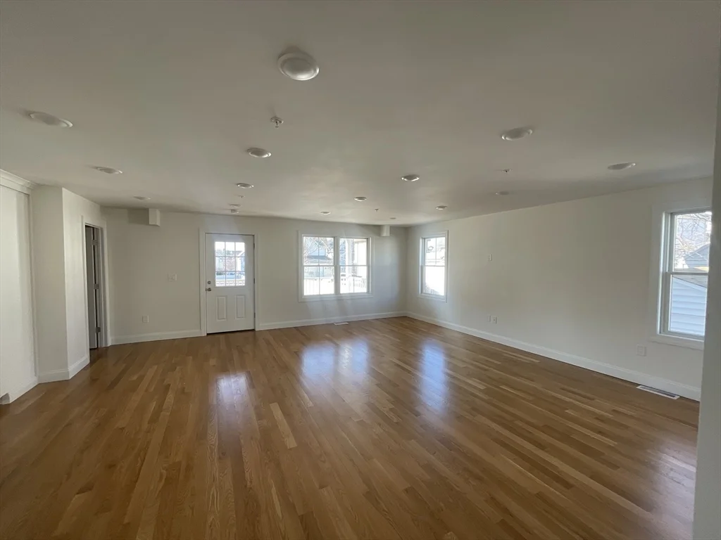 3 bed, 2 bath apartment for rent at 40 Everett St Unit 2, Everett — photo 8 of 33