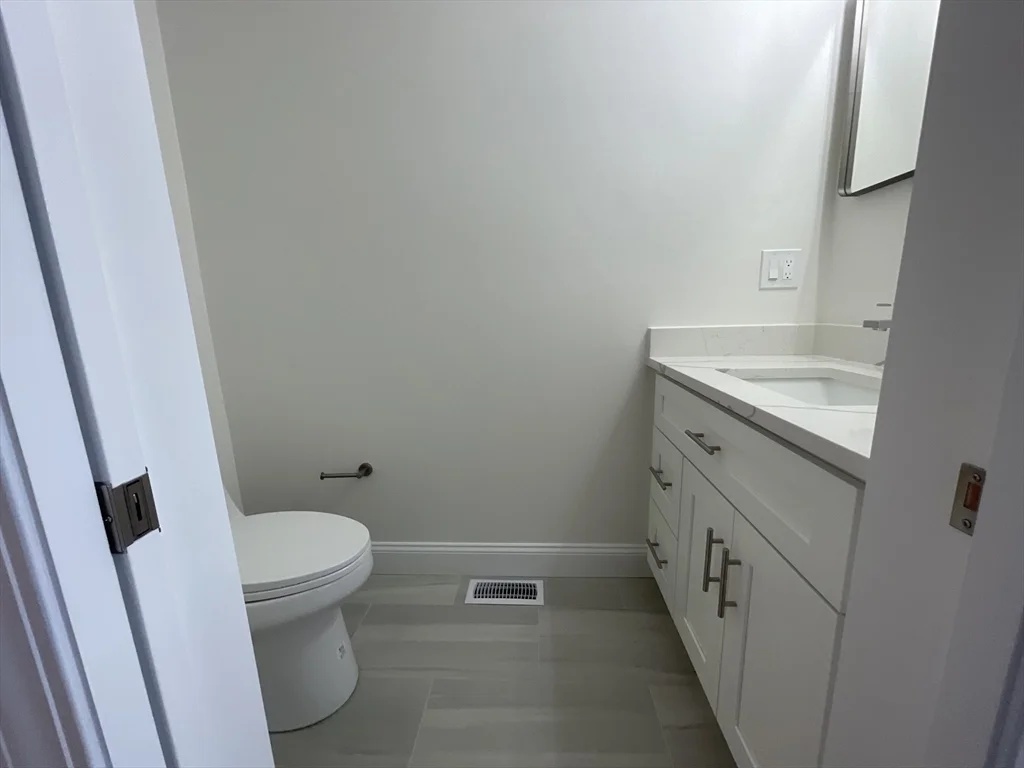 3 bed, 2 bath apartment for rent at 40 Everett St Unit 2, Everett — photo 29 of 33