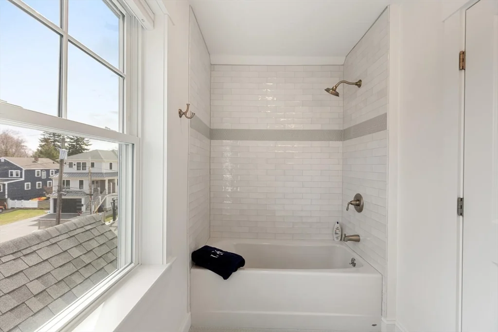 4 bed, 3 bath apartment for rent at 40 Foley Beach Rd, Hingham — photo 32 of 42