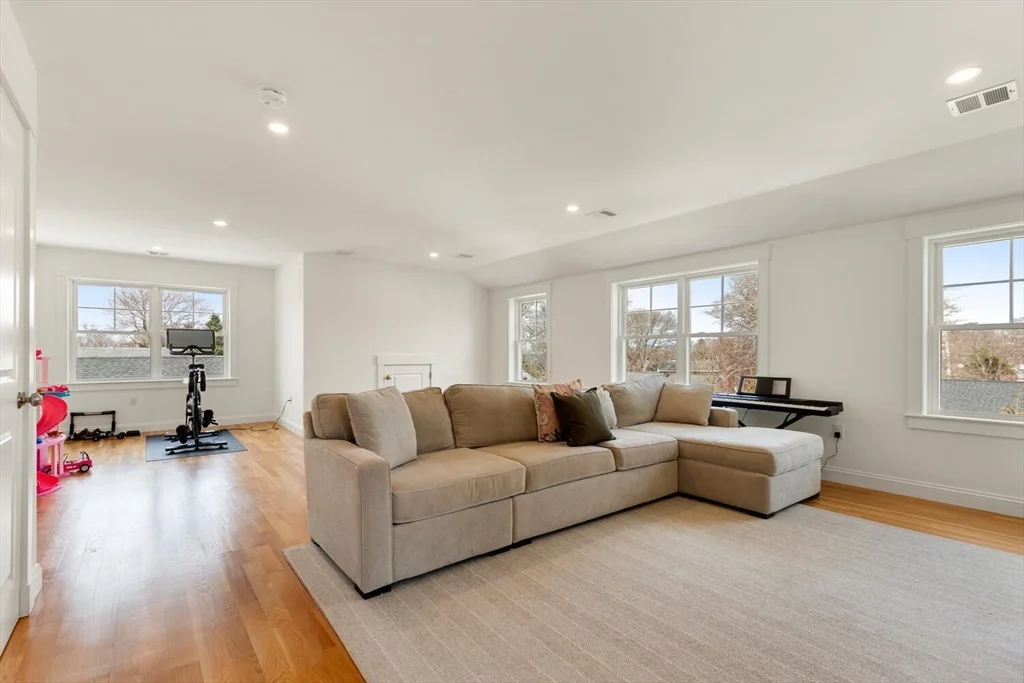 4 bed, 3 bath apartment for rent at 40 Foley Beach Rd, Hingham — photo 30 of 42