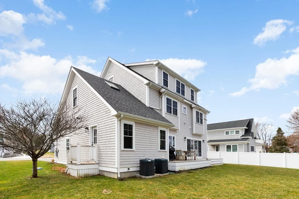 4 bed, 3 bath apartment for rent at 40 Foley Beach Rd, Hingham — photo 33 of 42