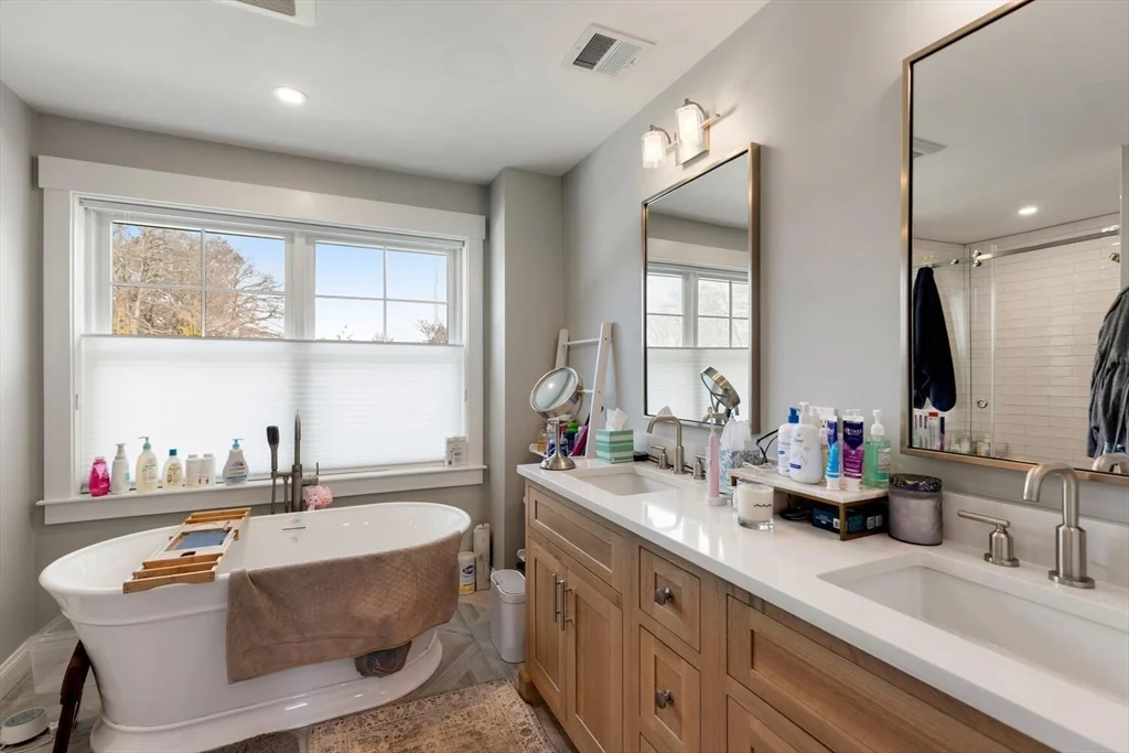 4 bed, 3 bath apartment for rent at 40 Foley Beach Rd, Hingham — photo 27 of 42