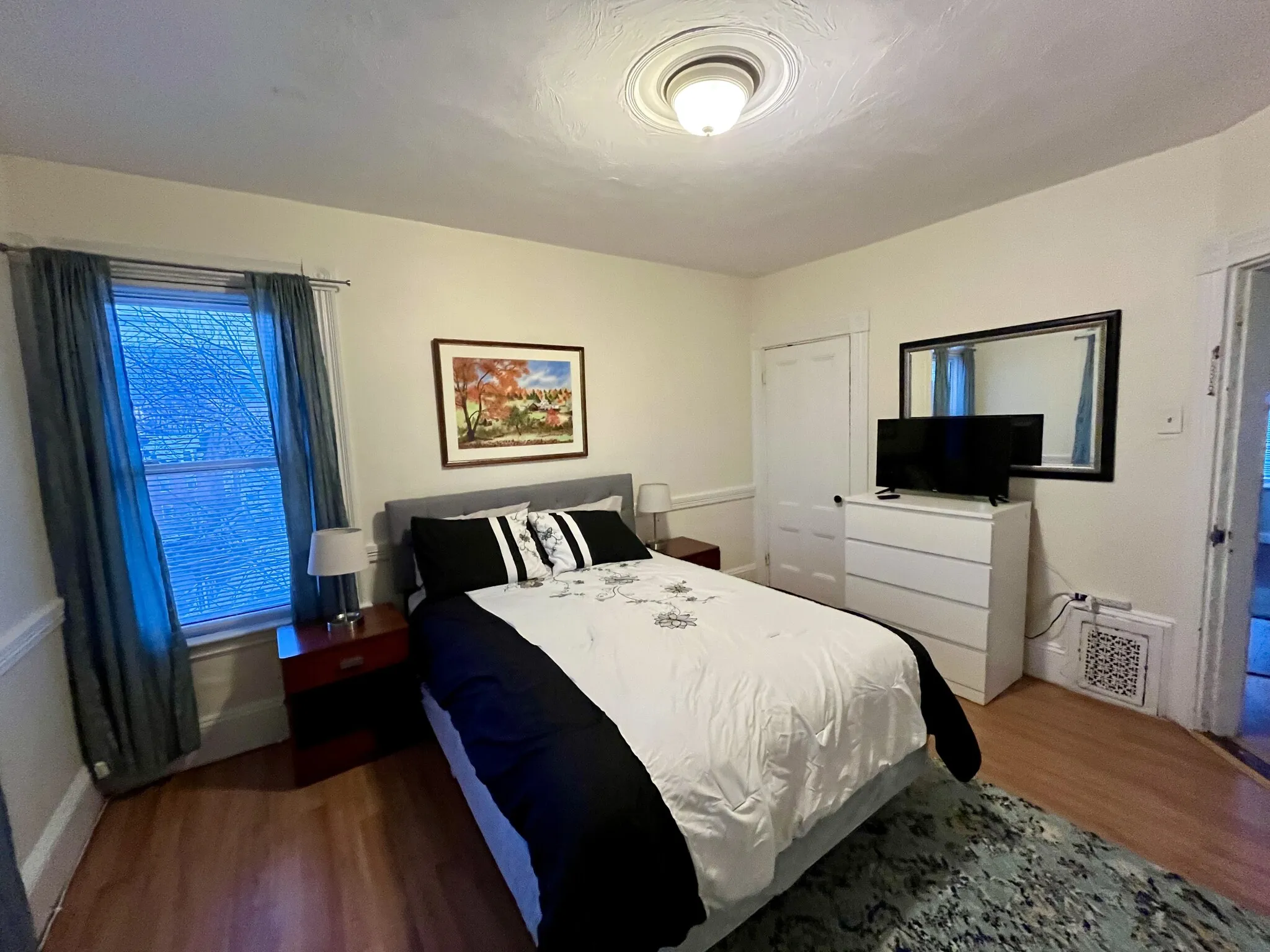 5 bed, 2 bath apartment for rent at 40 Forest St Unit small, Roxbury — photo 5 of 9