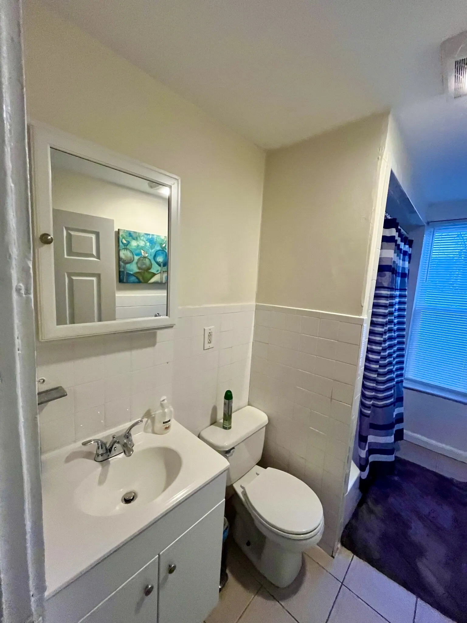 5 bed, 2 bath apartment for rent at 40 Forest St Unit small, Roxbury — photo 7 of 9