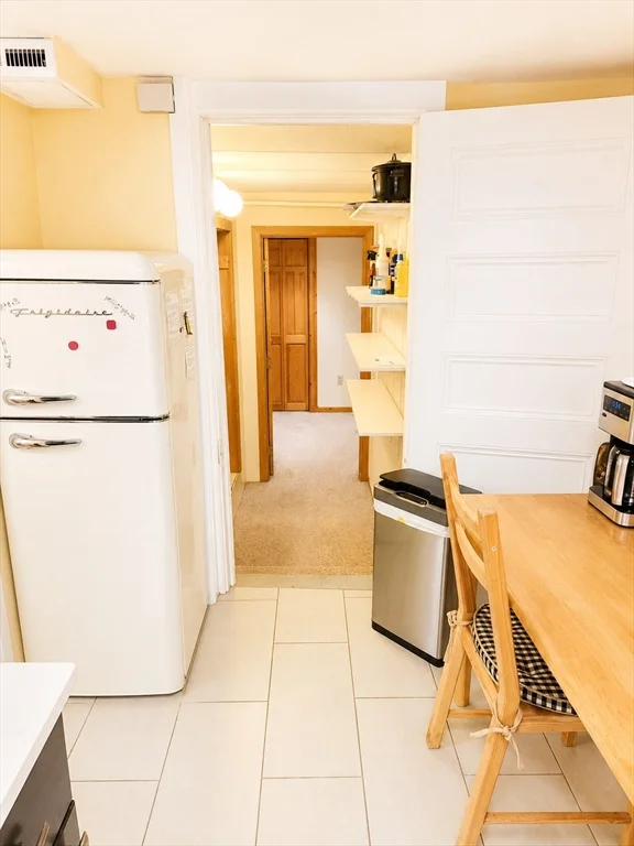 2 bed, 1 bath apartment for rent at 40 Gardner Unit 1, Coolidge Corner — photo 11 of 27