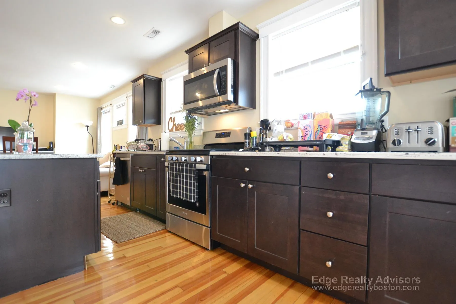 3 bed, 1 bath apartment for rent at 40 Glencoe St Unit 2, Oak Square — photo 11 of 12