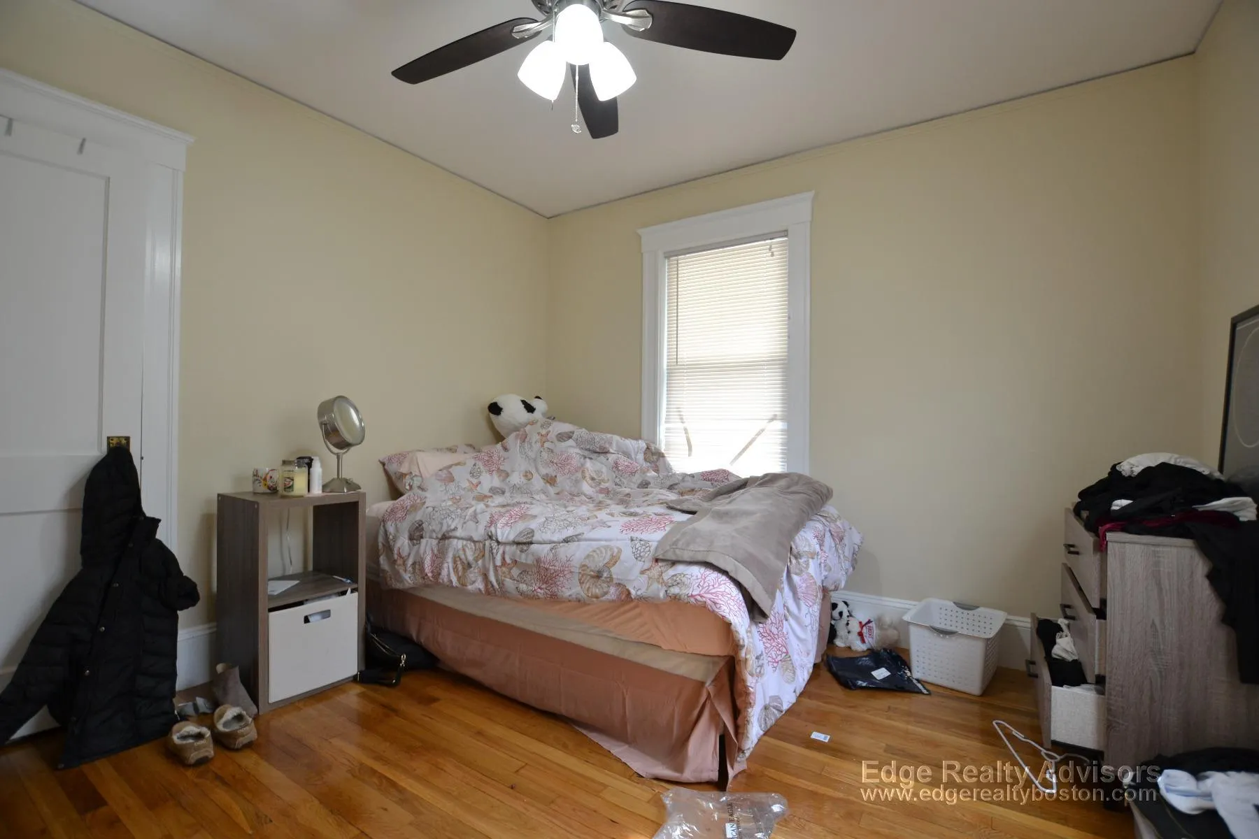 3 bed, 1 bath apartment for rent at 40 Glencoe St Unit 2, Oak Square — photo 9 of 12