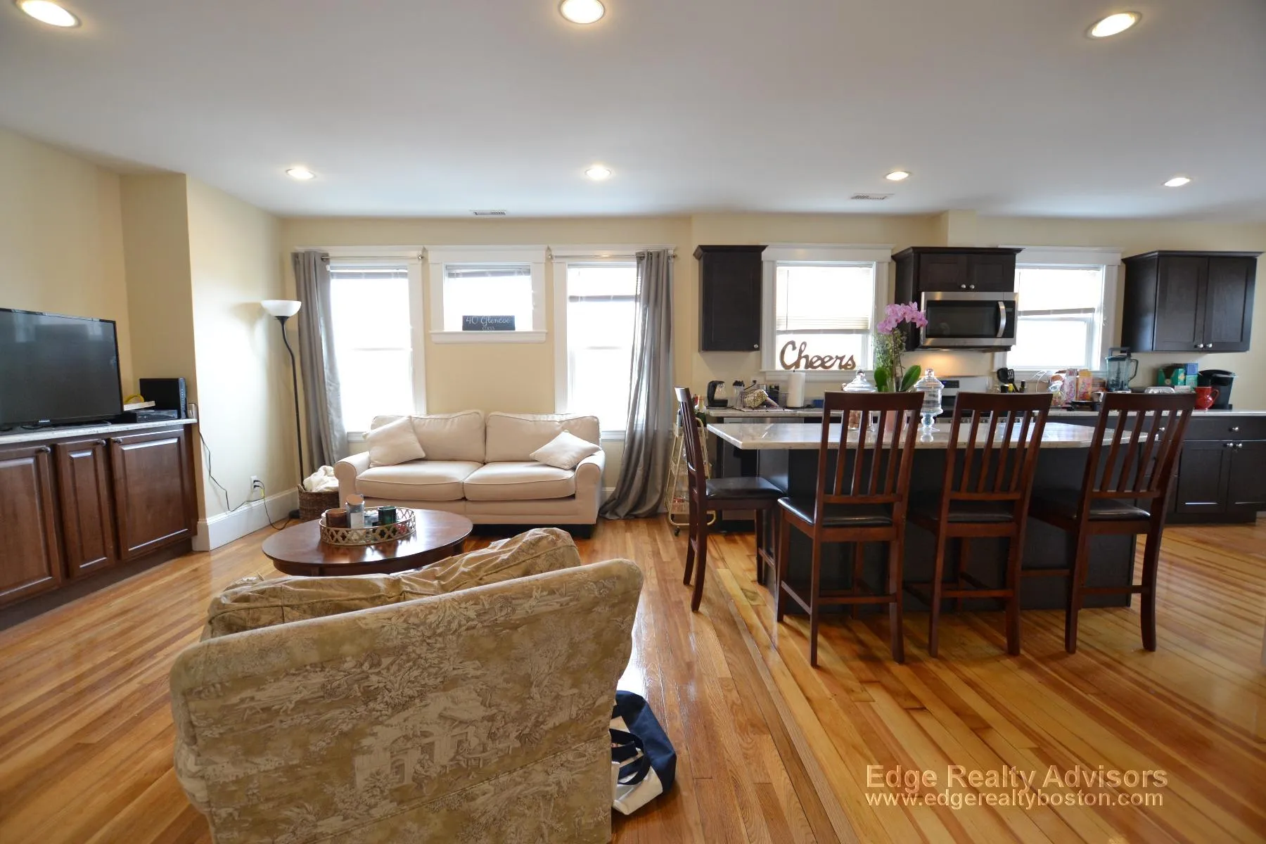 3 bed, 1 bath apartment for rent at 40 Glencoe St Unit 2, Oak Square — photo 8 of 12