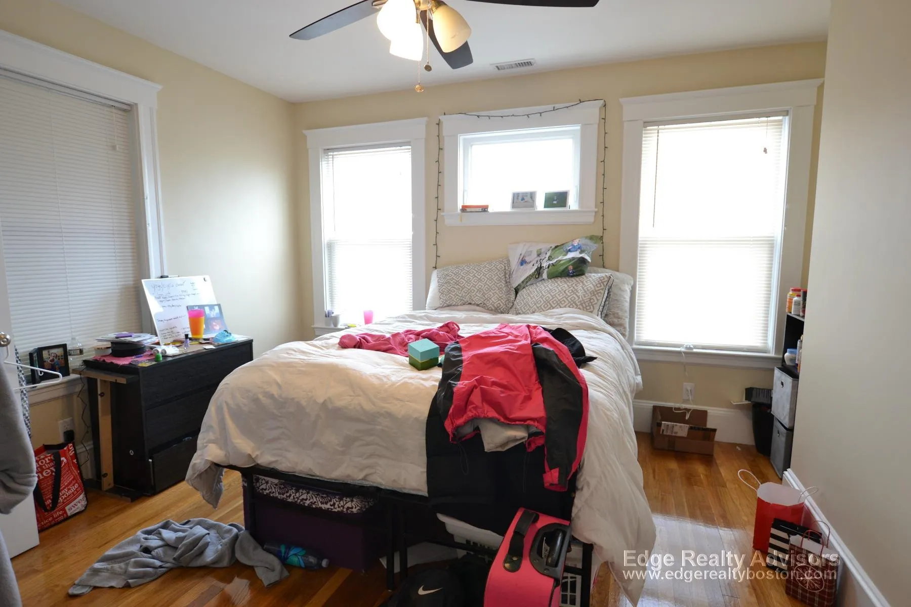 3 bed, 1 bath apartment for rent at 40 Glencoe St Unit 2, Oak Square — photo 5 of 12