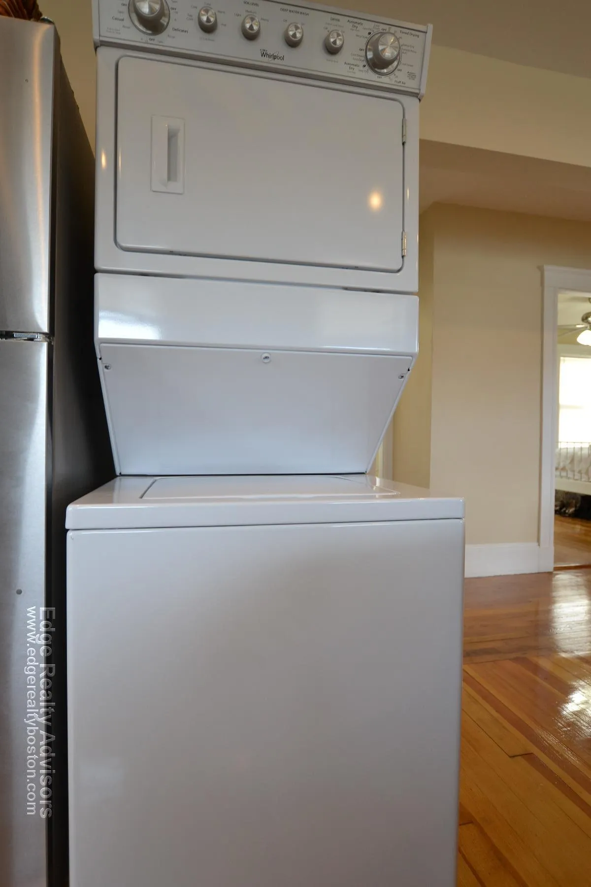 3 bed, 1 bath apartment for rent at 40 Glencoe St Unit 2, Oak Square — photo 6 of 12