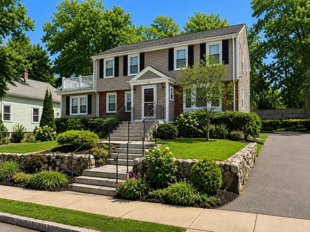 3 bed, 2 bath apartment for rent at 40 Glenellen Rd Unit 1, West Roxbury — photo 1 of 37
