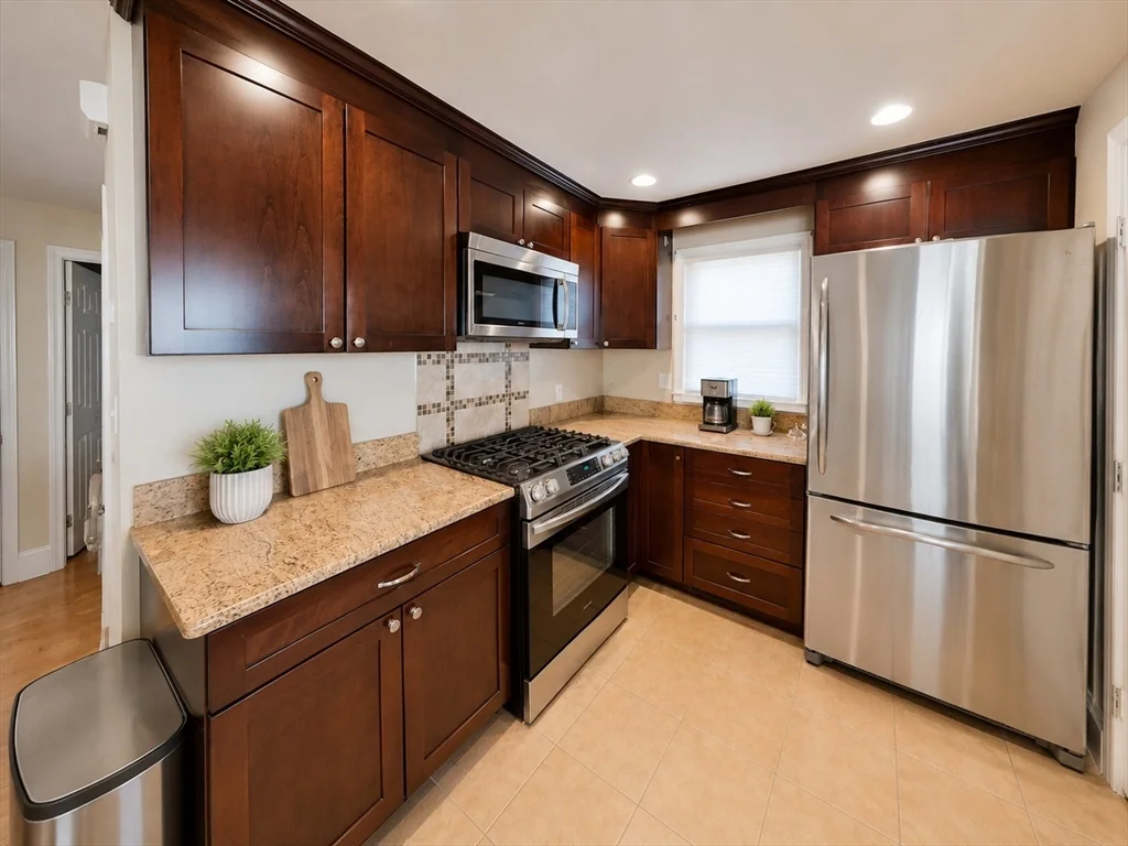 3 bed, 2 bath apartment for rent at 40 Glenellen Rd Unit 1, West Roxbury — photo 8 of 37