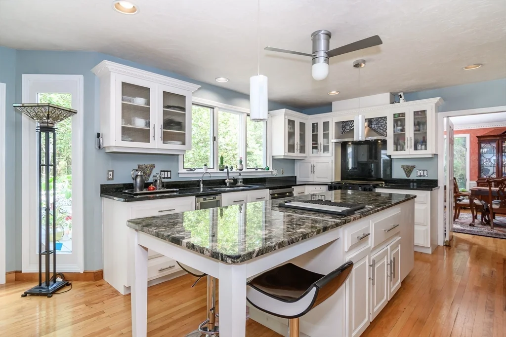5 bed, 3 bath apartment for rent at 40 Grand Hill Dr, Dover — photo 5 of 17