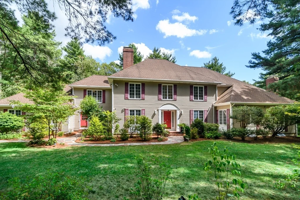 5 bed, 3 bath apartment for rent at 40 Grand Hill Dr, Dover — photo 1 of 17