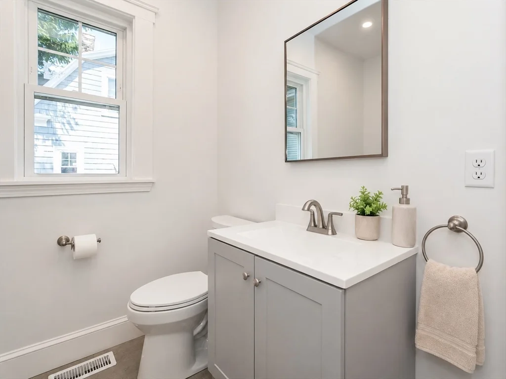 3 bed, 2 bath apartment for rent at 40 Grant Pl, Waltham — photo 10 of 39