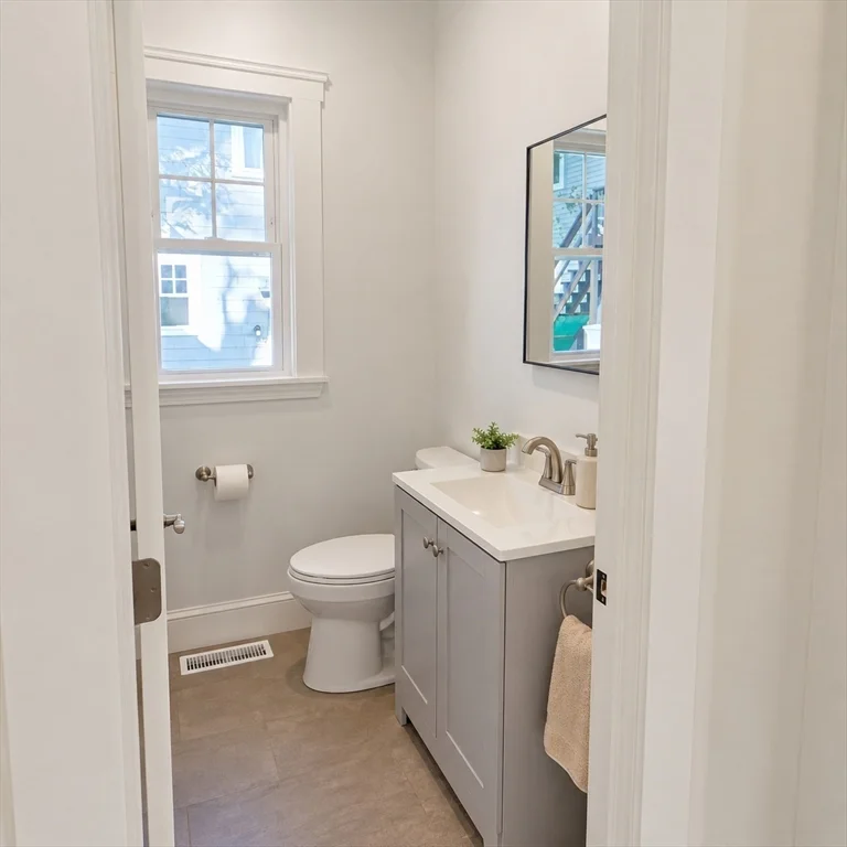 3 bed, 2 bath apartment for rent at 40 Grant Pl, Waltham — photo 9 of 39
