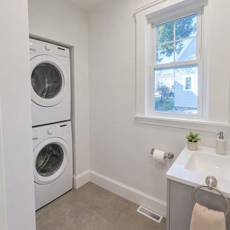 3 bed, 2 bath apartment for rent at 40 Grant Pl, Waltham — photo 11 of 39