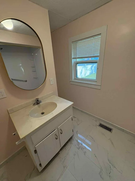 2 bed, 1 bath apartment for rent at 40 Green St, Milford — photo 14 of 17