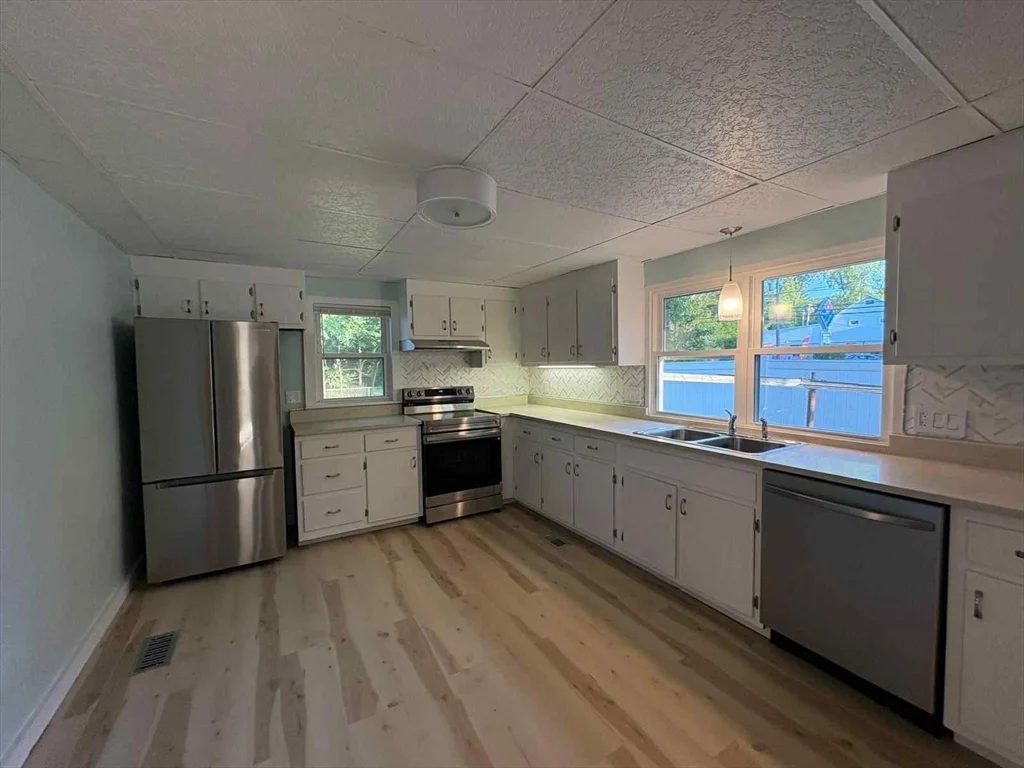 2 bed, 1 bath apartment for rent at 40 Green St, Milford — photo 3 of 17