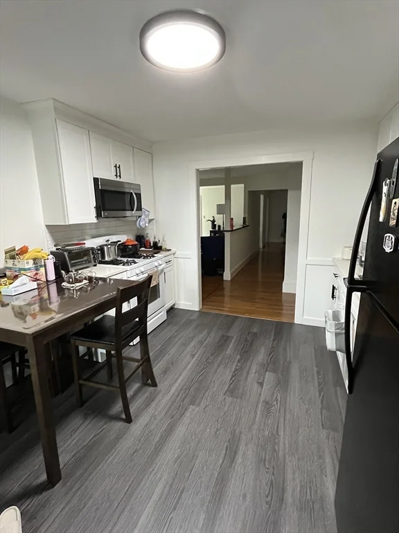 2 bed, 1 bath apartment for rent at 40 Grove St Unit 40, Belmont — photo 2 of 10