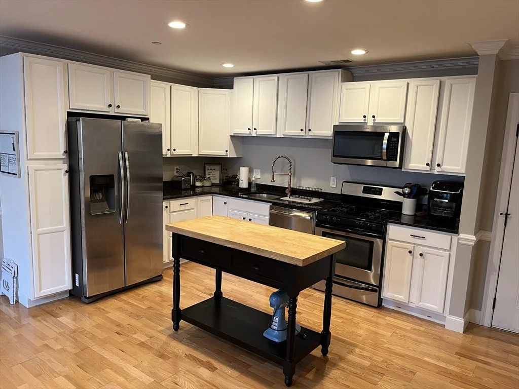 4 bed, 2 bath apartment for rent at 40 Hancock Unit 6, Dorchester — photo 3 of 28