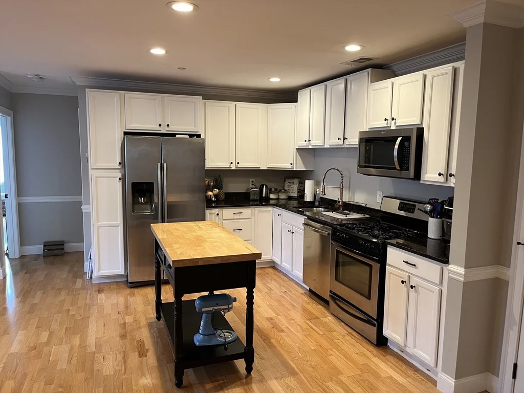 4 bed, 2 bath apartment for rent at 40 Hancock Unit 6, Dorchester — photo 4 of 28
