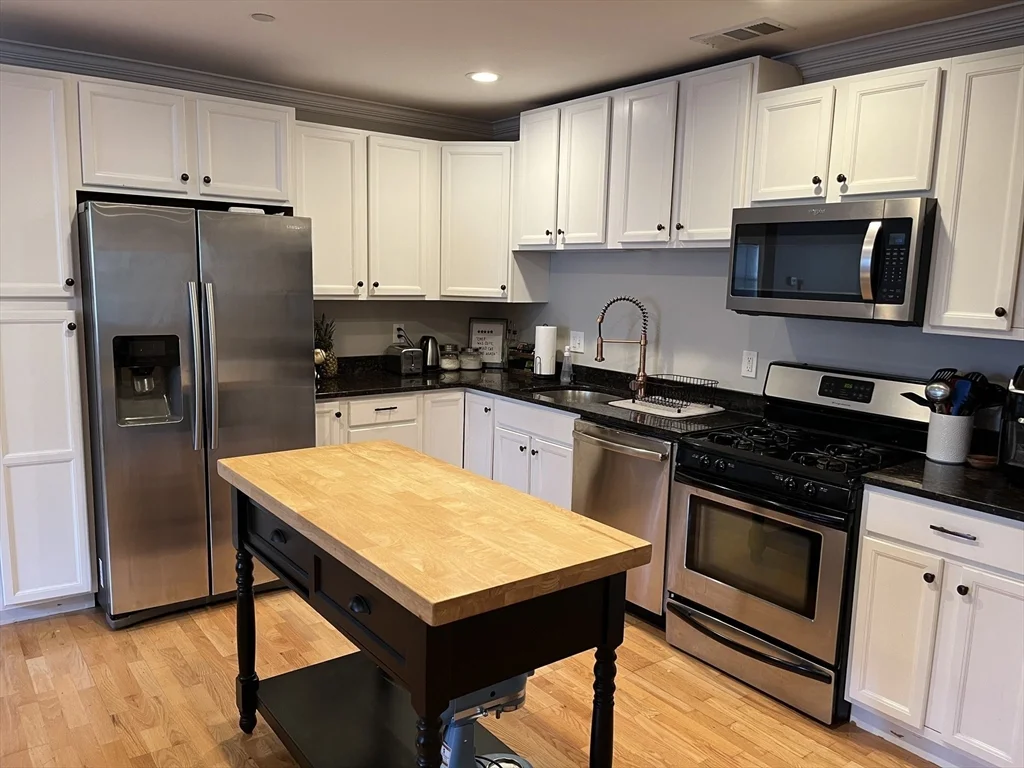 4 bed, 2 bath apartment for rent at 40 Hancock Unit 6, Dorchester — photo 2 of 28