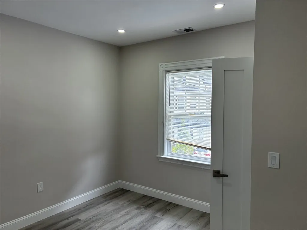 5 bed, 3 bath apartment for rent at 40 Harvest St Unit 2, Boston — photo 5 of 15