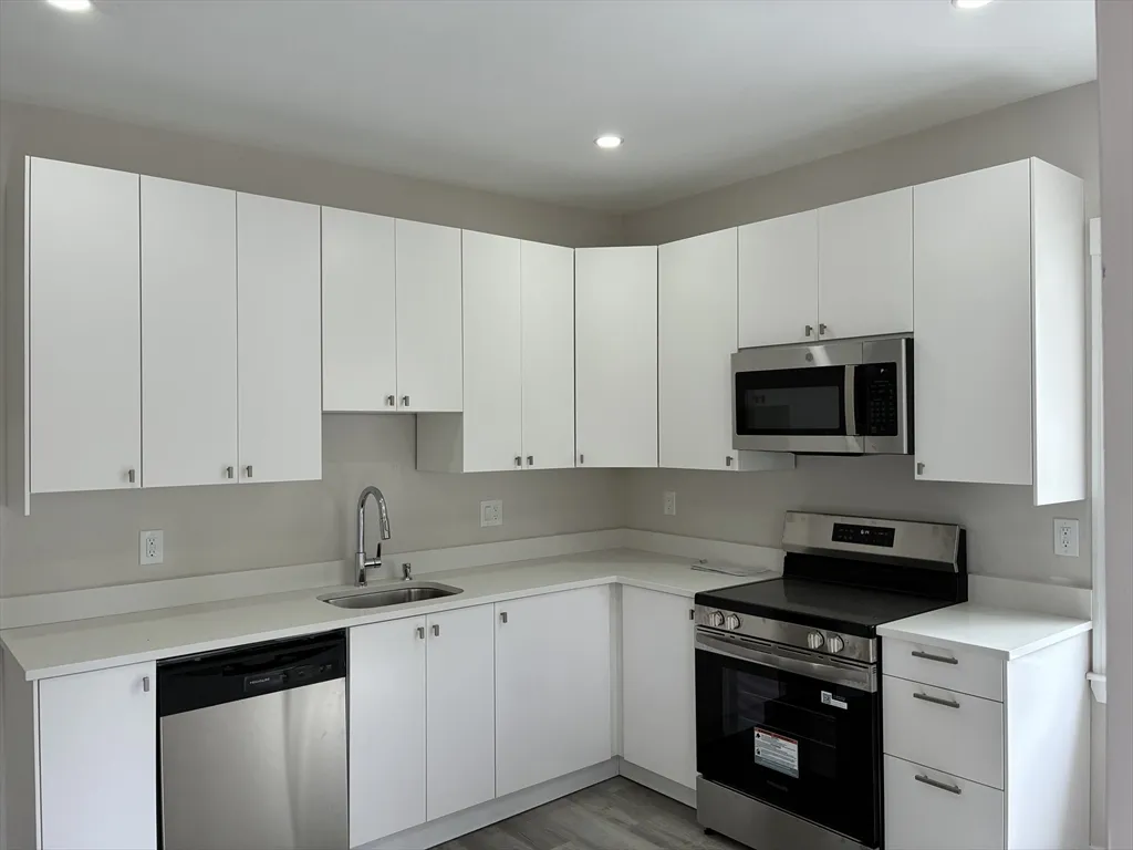 5 bed, 3 bath apartment for rent at 40 Harvest St Unit 2, Boston