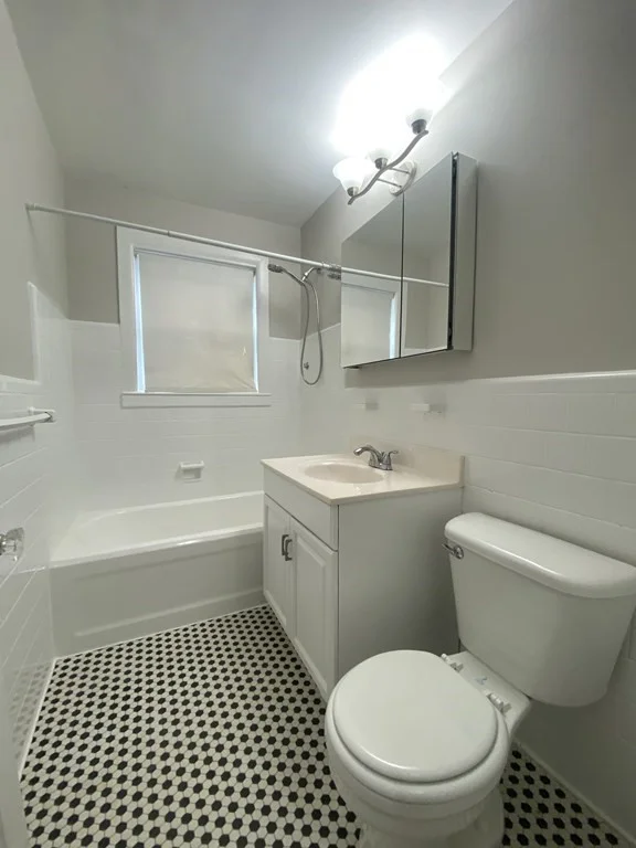 Studio bed, 1 bath apartment for rent at 40 Hatherly Rd Unit 1R, Boston — photo 4 of 7